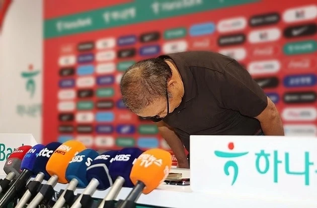 Hàn Quốc rời World Cup, ông Park Hang-seo cúi đầu tạ lỗi Hàn Quốc rời World Cup, ông Park Hang-seo cúi đầu tạ lỗi