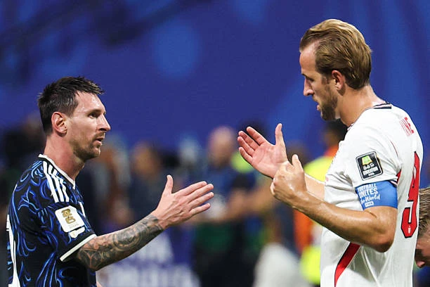 Hào quang của Messi dập tắt giấc mơ vinh quang của tuyển Anh Hào quang của Messi dập tắt giấc mơ vinh quang của tuyển Anh