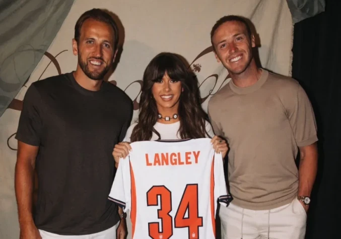 Harry Kane cùng đồng đội đi xem nhạc đồng quê giữa kỳ World Cup Harry Kane cùng đồng đội đi xem nhạc đồng quê giữa kỳ World Cup