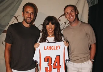 Harry Kane cùng đồng đội đi xem nhạc đồng quê giữa kỳ World Cup