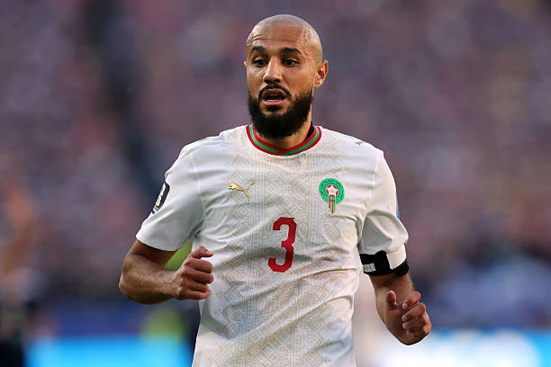 Hậu vệ Mazraoui tính chuyện giải nghệ sớm Hậu vệ Mazraoui tính chuyện giải nghệ sớm