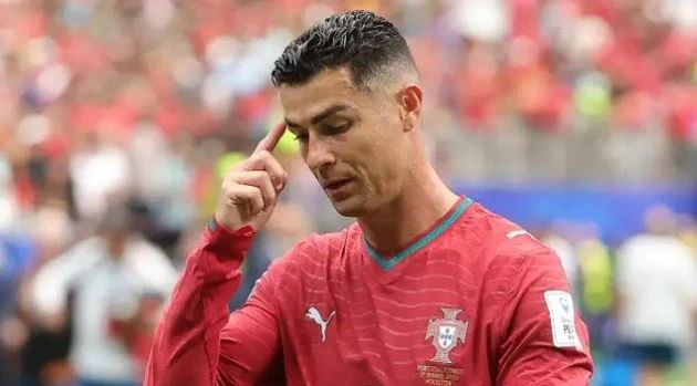 Henry chỉ trích Ronaldo ích kỷ khiến Bồ Đào Nha bị chia điểm Henry chỉ trích Ronaldo ích kỷ khiến Bồ Đào Nha bị chia điểm