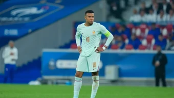 HLV Deschamps hé lộ Mbappe để dành bàn thắng cho World Cup
