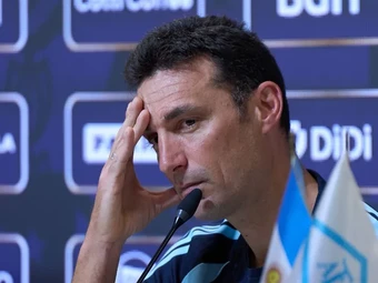 HLV Scaloni dọa gạch tên dàn sao Argentina khỏi World Cup