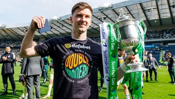 HLV Steve Clarke giải thích sự vắng mặt của Kieran Tierney