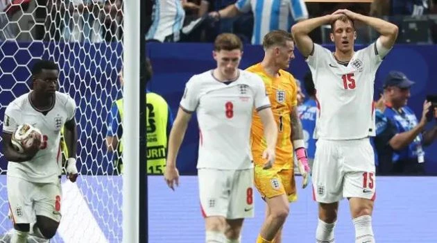 Ibrahimovic khuyên tuyển Anh "nhìn lại vào gương" Ibrahimovic khuyên tuyển Anh "nhìn lại vào gương"