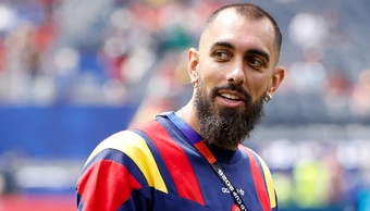 Iglesias miễn cưỡng bắt tay Donald Trump tại World Cup 2026