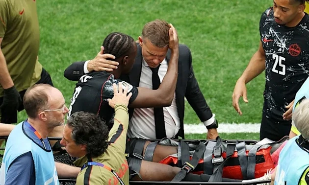 Ismael Kone phẫu thuật thành công sau chấn thương rợn người Ismael Kone phẫu thuật thành công sau chấn thương rợn người