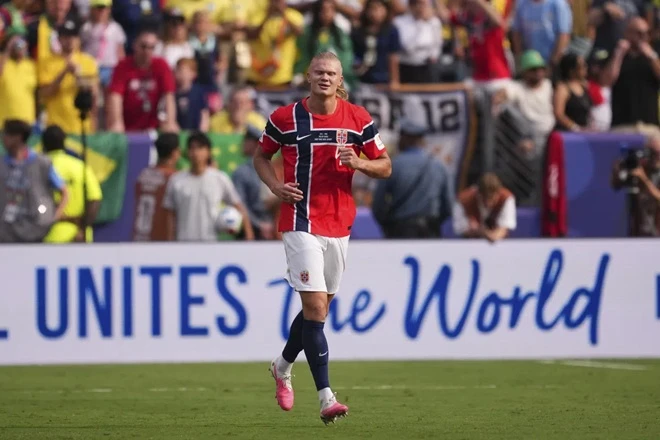 Khả năng điều tiết xuất sắc của Odegaard giúp Na Uy vượt ải Brazil Khả năng điều tiết xuất sắc của Odegaard giúp Na Uy vượt ải Brazil