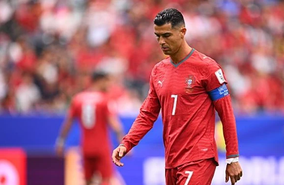 Khi kỷ lục của Ronaldo bị lu mờ bởi sự quả cảm từ người Congo Khi kỷ lục của Ronaldo bị lu mờ bởi sự quả cảm từ người Congo