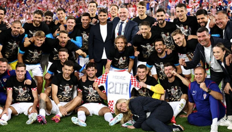 Khoảnh khắc Modric đón trận thứ 200 ngày Croatia hạ Panama Khoảnh khắc Modric đón trận thứ 200 ngày Croatia hạ Panama