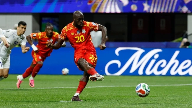 'Khối bê tông' của Congo sẽ thách thức hàng công tuyển Anh 'Khối bê tông' của Congo sẽ thách thức hàng công tuyển Anh