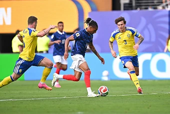 Không chỉ Mbappe, Pháp hạ Thụy Điển nhờ bệ phóng Olise và Barcola