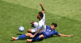 Khusanov và sứ mệnh Ronaldo của bóng đá Uzbekistan