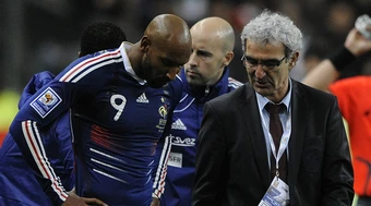 Kịch bản tự hủy của người Pháp mang tên Nicolas Anelka