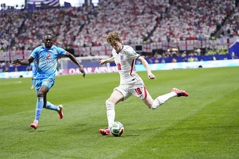 Kiến tạo 2 bàn, Anthony Gordon đi vào lịch sử World Cup