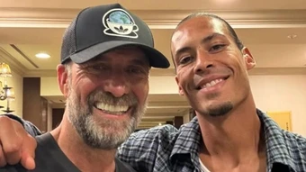 Klopp "khẩu chiến" với Van der Vaart để bảo vệ Van Dijk