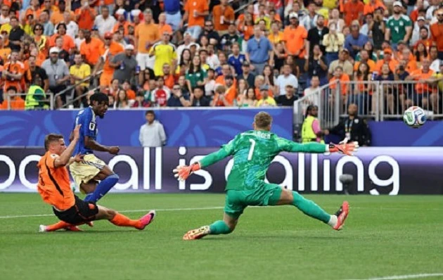 Koeman cao tay, Hà Lan đè bẹp Thụy Điển 5-1