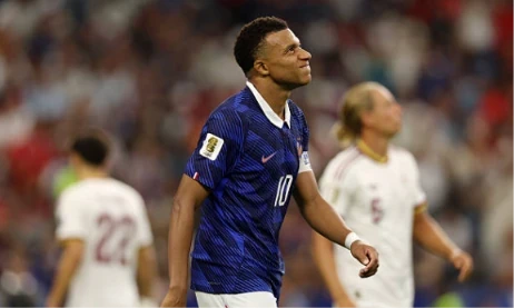 Kylian Mbappe nổi giận vì quả phạt đền của Tây Ban Nha Kylian Mbappe nổi giận vì quả phạt đền của Tây Ban Nha