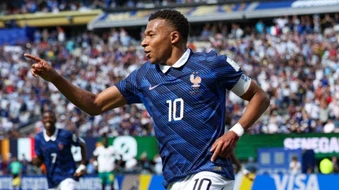 Kylian Mbappe trở thành vị 'vua mới' của bóng đá Pháp như thế nào?
