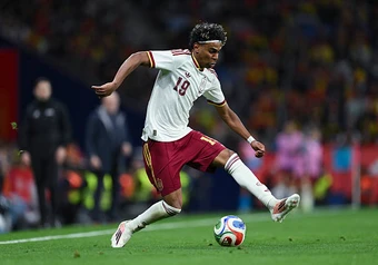 Lamine Yamal đặt mục tiêu sánh vai cùng Messi và Ronaldo