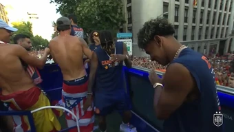 Lamine Yamal nhảy múa cực sung khi ăn mừng chức vô địch World Cup