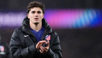 Laporta hối thúc Atletico nhả Julian Alvarez cho Barca