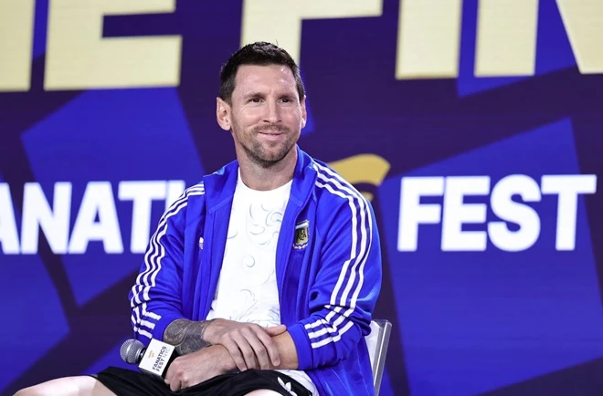 Lionel Messi: Từ giải nghệ năm 2016 đến ngưỡng cửa giành cú đúp World Cup Lionel Messi: Từ giải nghệ năm 2016 đến ngưỡng cửa giành cú đúp World Cup