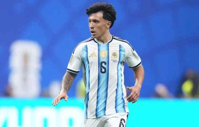 Lisandro Martinez chật vật trong ngày Argentina thắng ngược Ai Cập