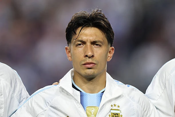 Lisandro Martinez có thể đá trái sở trường ở trận Argentina ra quân Lisandro Martinez có thể đá trái sở trường ở trận Argentina ra quân