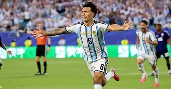 Lisandro Martinez và màn trình diễn toàn năng giúp Argentina thoát hiểm