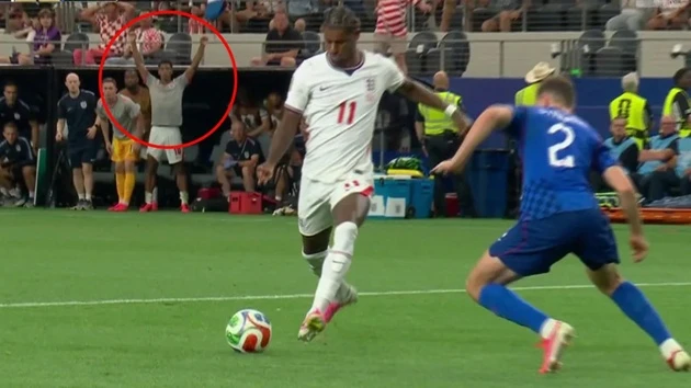 Lộ ảnh Bellingham ăn mừng trước khi Rashford lập công