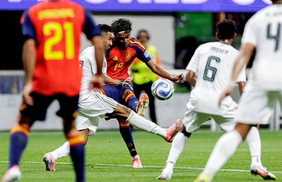 Màn lột xác của Tây Ban Nha: Khi "La Roja" tìm lại bản ngã tấn công Màn lột xác của Tây Ban Nha: Khi "La Roja" tìm lại bản ngã tấn công