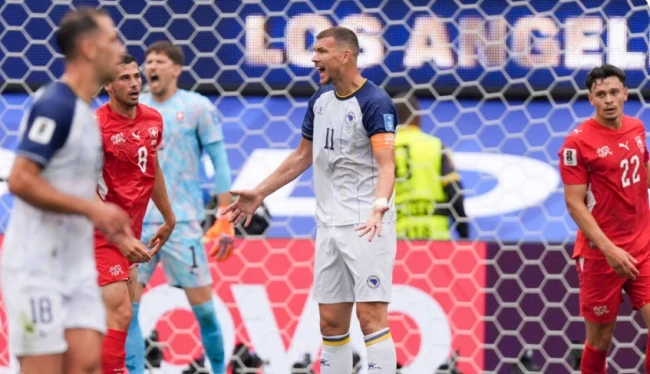 Manzambi, Xhaka lập công giúp Thụy Sĩ hạ Bosnia 4-1 Manzambi, Xhaka lập công giúp Thụy Sĩ hạ Bosnia 4-1