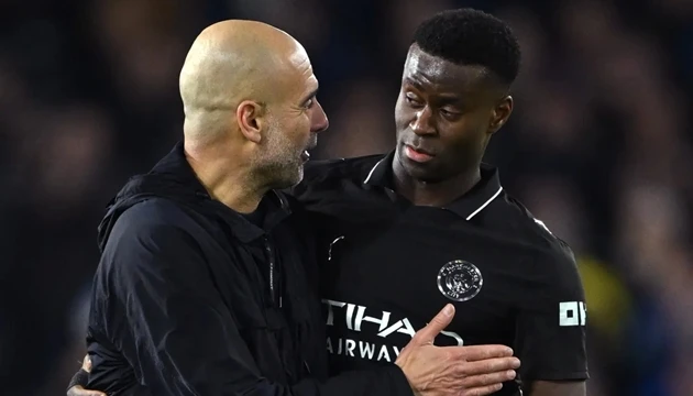 Marc Guehi lĩnh hội tinh hoa chiến thuật từ Pep và Tuchel Marc Guehi lĩnh hội tinh hoa chiến thuật từ Pep và Tuchel