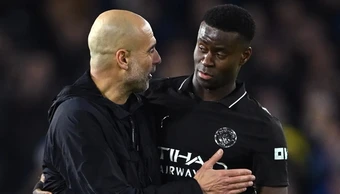 Marc Guehi lĩnh hội tinh hoa chiến thuật từ Pep và Tuchel