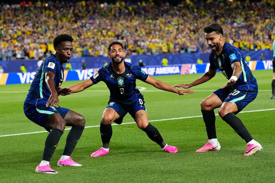 Matheus Cunha hóa người hùng lướt sóng của Brazil Matheus Cunha hóa người hùng lướt sóng của Brazil
