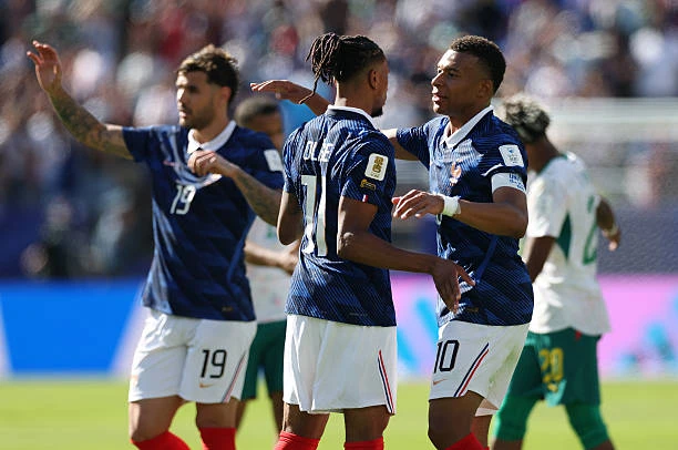 Mbappe bùng nổ đưa Pháp vượt khó trước Senegal Mbappe bùng nổ đưa Pháp vượt khó trước Senegal