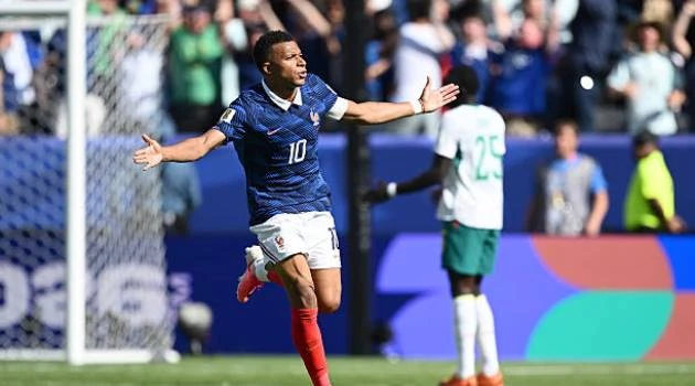 Mbappe bùng nổ đưa Pháp vượt khó trước Senegal Mbappe bùng nổ đưa Pháp vượt khó trước Senegal