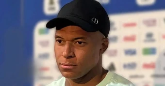 Mbappe không màng đua Vua phá lưới World Cup với Messi