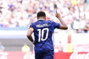 Mbappe muốn đổi kỷ lục ghi bàn lấy vé đá chung kết World Cup