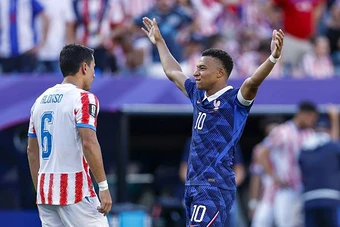 Mbappe và nụ cười ngạo nghễ trước cái bẫy của Paraguay