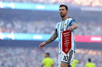 Messi gay gắt chấn chỉnh trọng tài ở tứ kết World Cup