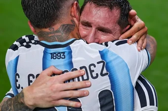 Messi giải thích về giọt nước mắt sau trận thắng Ai Cập