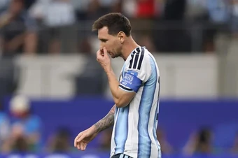 Messi lập hai kỷ lục trái ngược tại World Cup