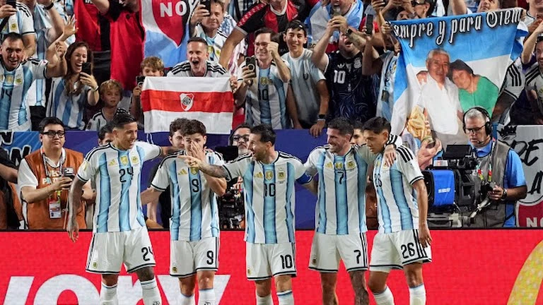 Messi lập hat-trick siêu đẳng, Argentina thắng đậm Algeria Messi lập hat-trick siêu đẳng, Argentina thắng đậm Algeria
