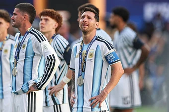 Messi rơi lệ và dấu chấm hết cho kỷ nguyên thống trị của Argentina