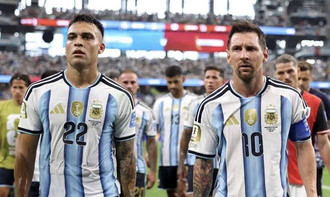 Messi siêu đẳng, nhưng Lautaro và Alvarez cần phải "tỉnh giấc" Messi siêu đẳng, nhưng Lautaro và Alvarez cần phải "tỉnh giấc"