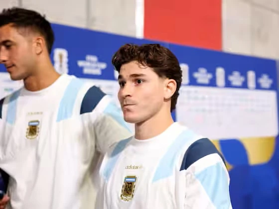 Messi siêu đẳng, nhưng Lautaro và Alvarez cần phải "tỉnh giấc" Messi siêu đẳng, nhưng Lautaro và Alvarez cần phải "tỉnh giấc"