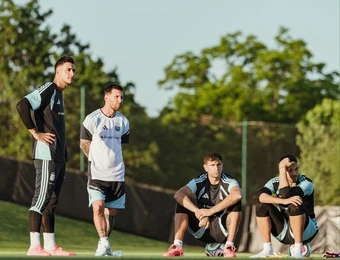 Messi tập giáo án riêng tại tuyển Argentina